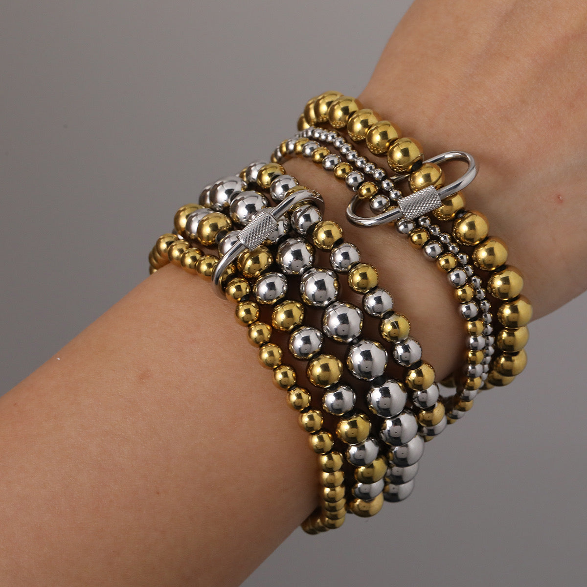 Arm bracelet