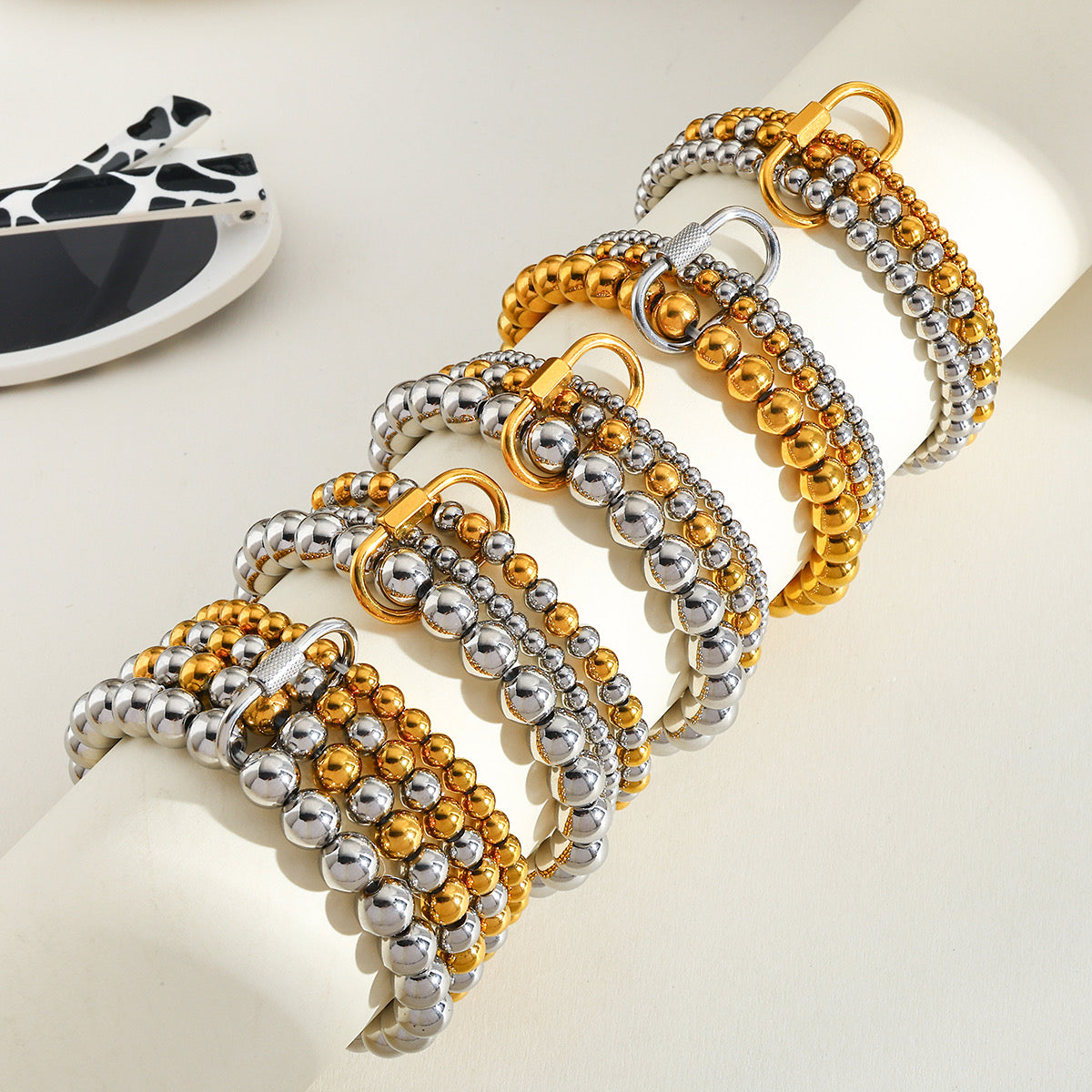 Arm bracelet