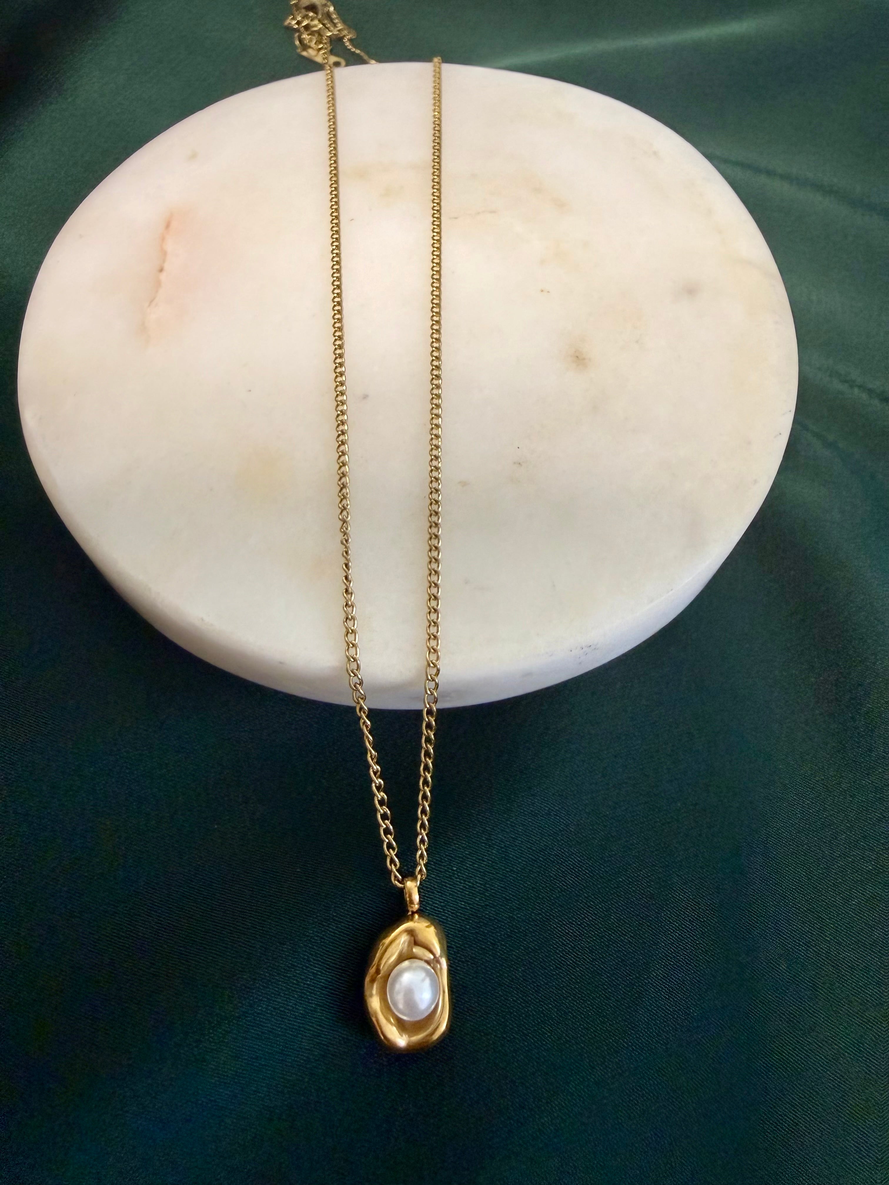 Elara Necklace